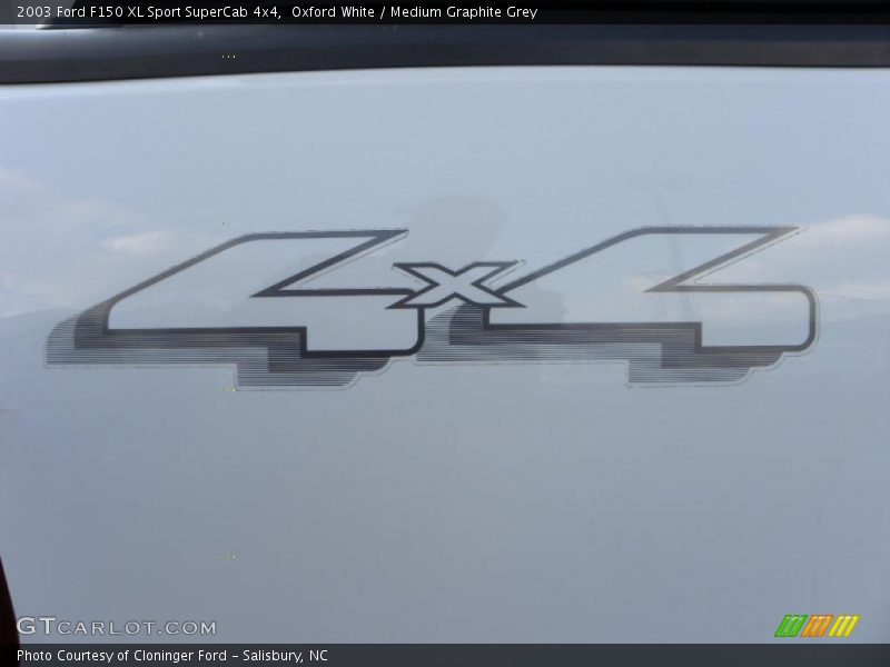 Oxford White / Medium Graphite Grey 2003 Ford F150 XL Sport SuperCab 4x4
