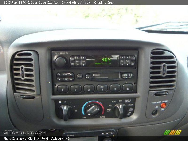 Controls of 2003 F150 XL Sport SuperCab 4x4