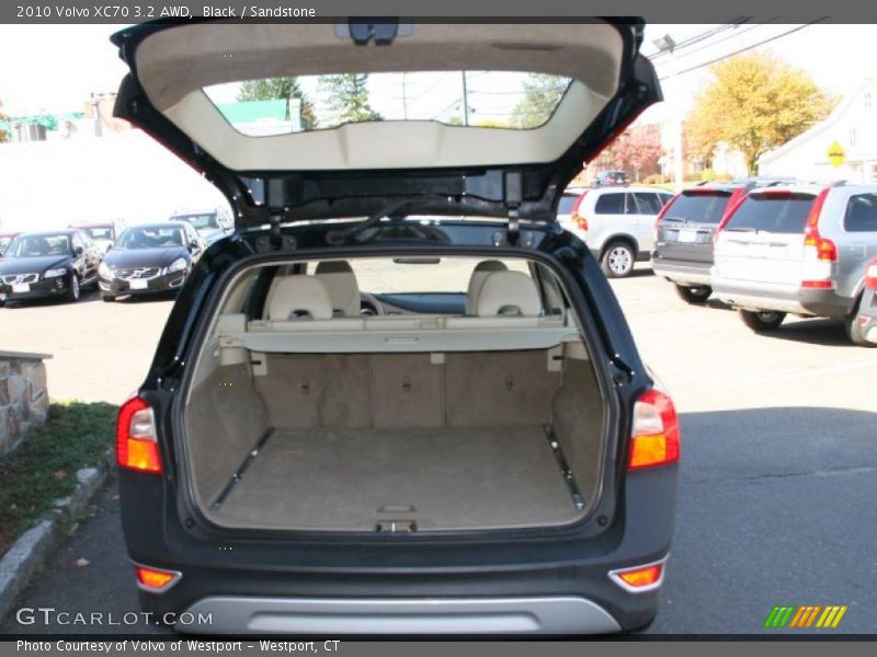  2010 XC70 3.2 AWD Trunk