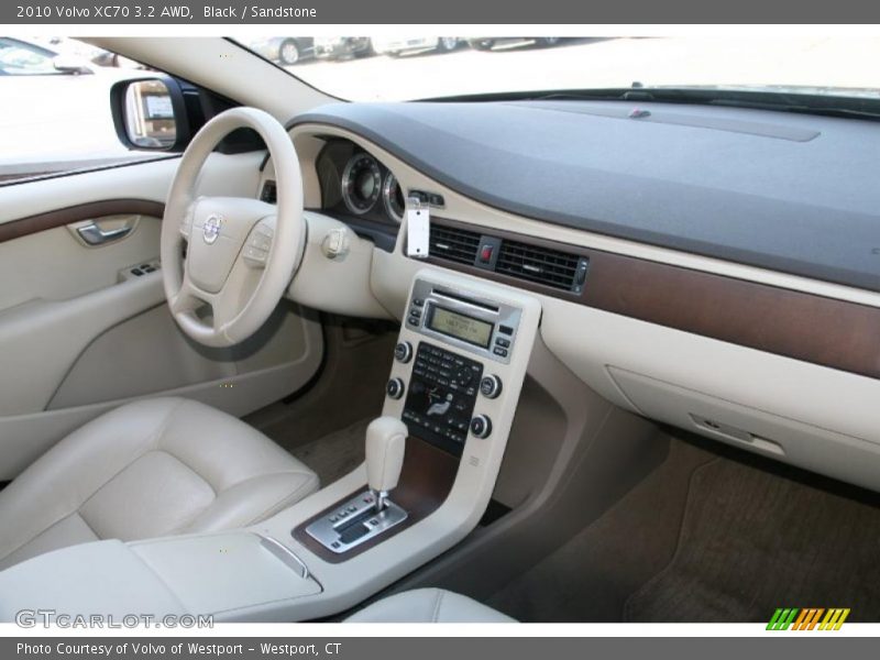 Dashboard of 2010 XC70 3.2 AWD