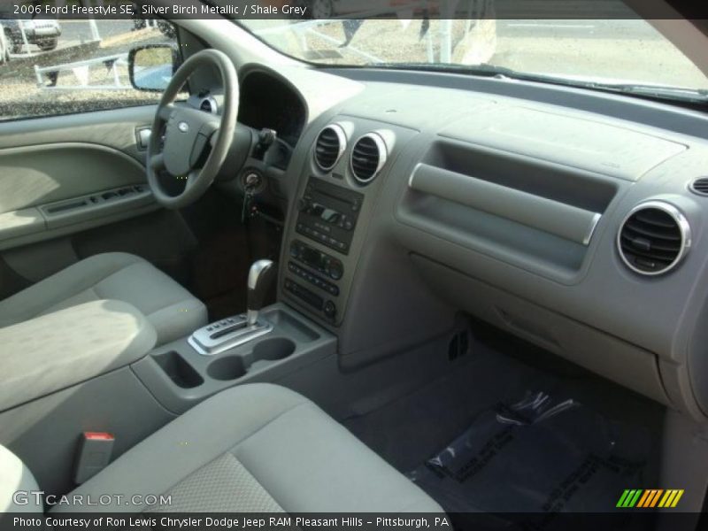 Dashboard of 2006 Freestyle SE