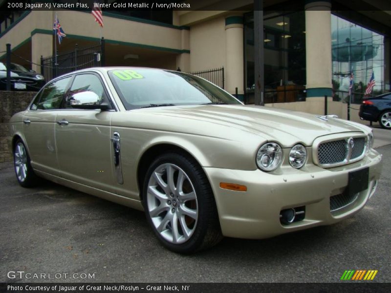 Front 3/4 View of 2008 XJ Vanden Plas