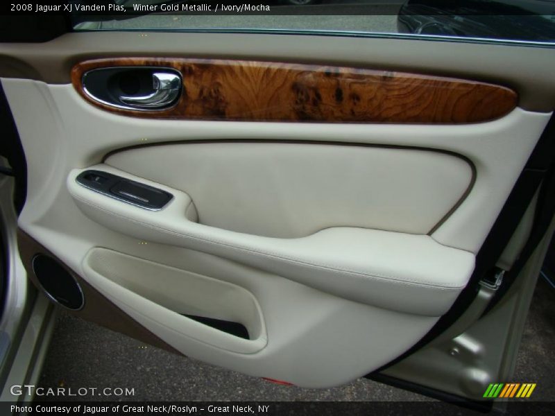 Door Panel of 2008 XJ Vanden Plas