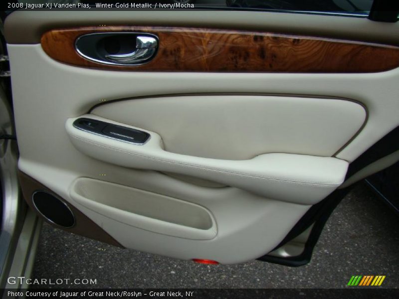 Door Panel of 2008 XJ Vanden Plas