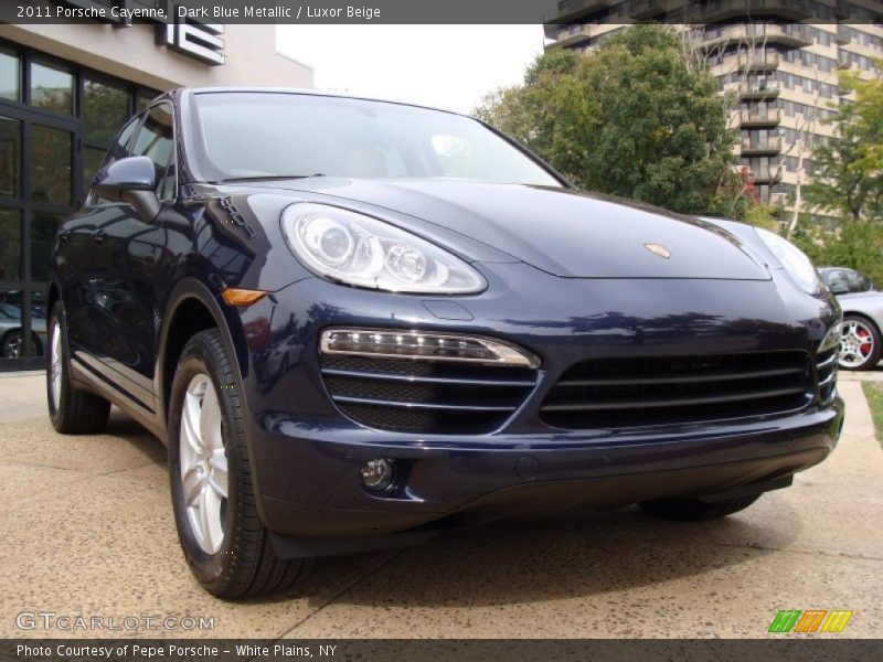 Front 3/4 View of 2011 Cayenne 