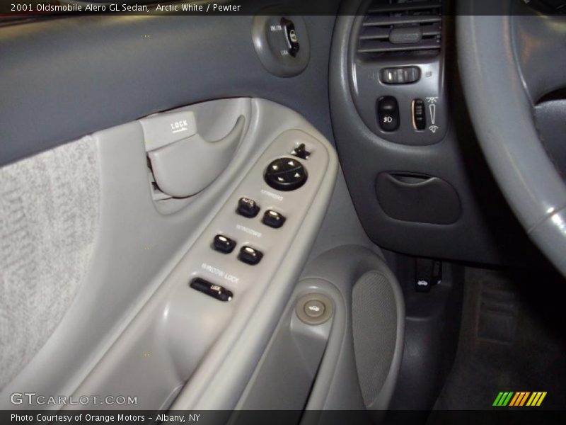 Arctic White / Pewter 2001 Oldsmobile Alero GL Sedan