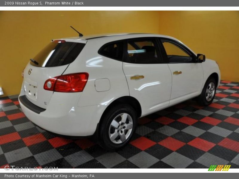 Phantom White / Black 2009 Nissan Rogue S