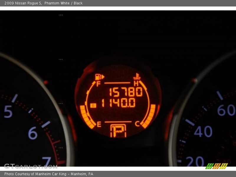 Phantom White / Black 2009 Nissan Rogue S