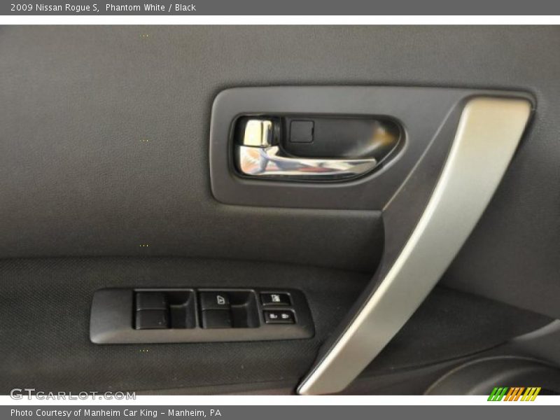 Phantom White / Black 2009 Nissan Rogue S