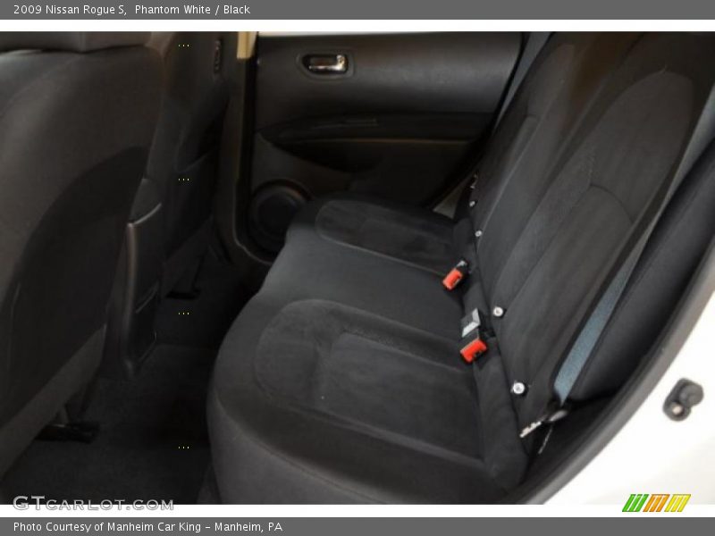 Phantom White / Black 2009 Nissan Rogue S