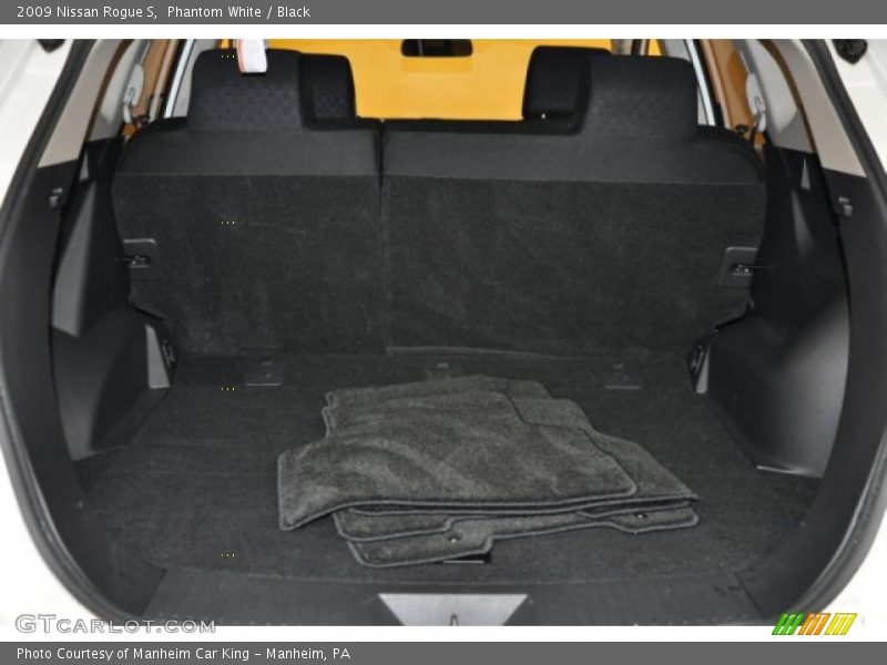 Phantom White / Black 2009 Nissan Rogue S