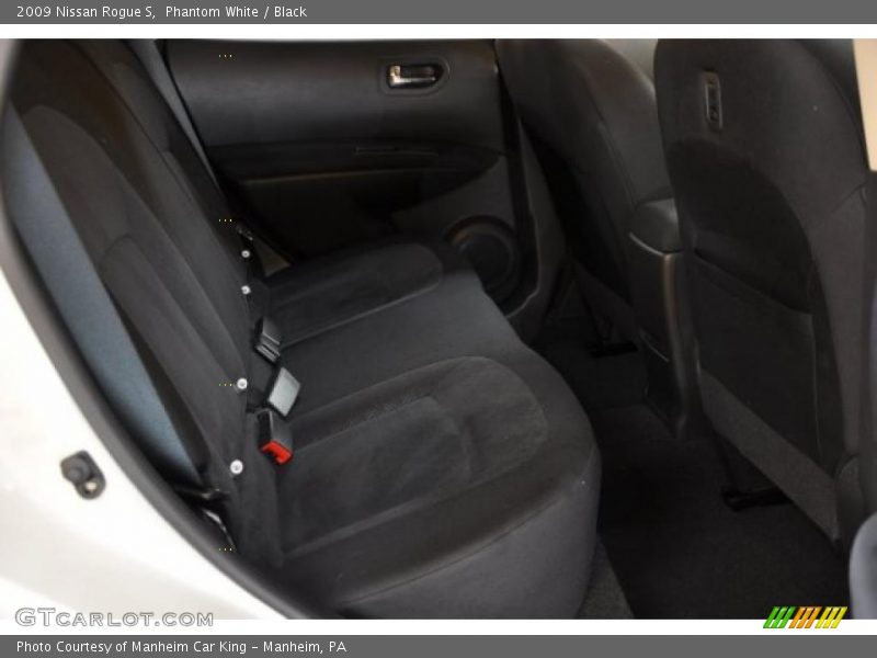 Phantom White / Black 2009 Nissan Rogue S