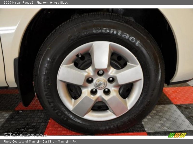 Phantom White / Black 2009 Nissan Rogue S