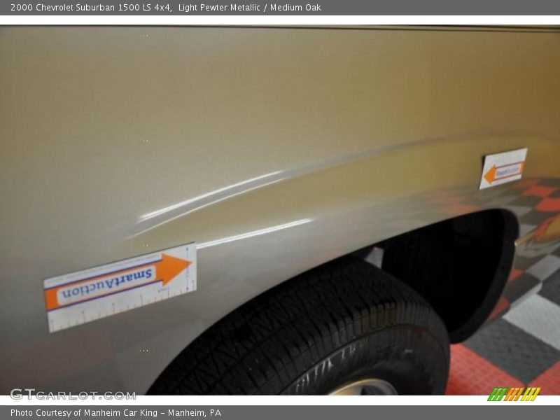Light Pewter Metallic / Medium Oak 2000 Chevrolet Suburban 1500 LS 4x4
