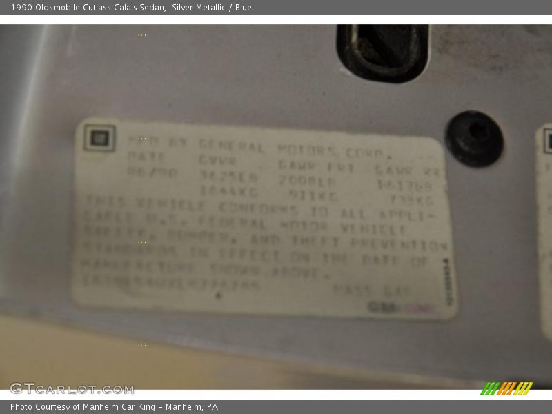 Silver Metallic / Blue 1990 Oldsmobile Cutlass Calais Sedan