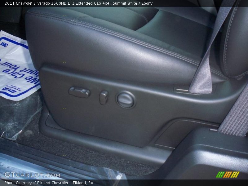Summit White / Ebony 2011 Chevrolet Silverado 2500HD LTZ Extended Cab 4x4