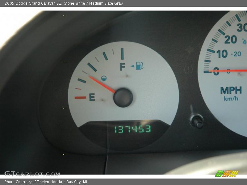 Stone White / Medium Slate Gray 2005 Dodge Grand Caravan SE