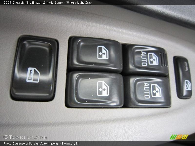 Summit White / Light Gray 2005 Chevrolet TrailBlazer LS 4x4