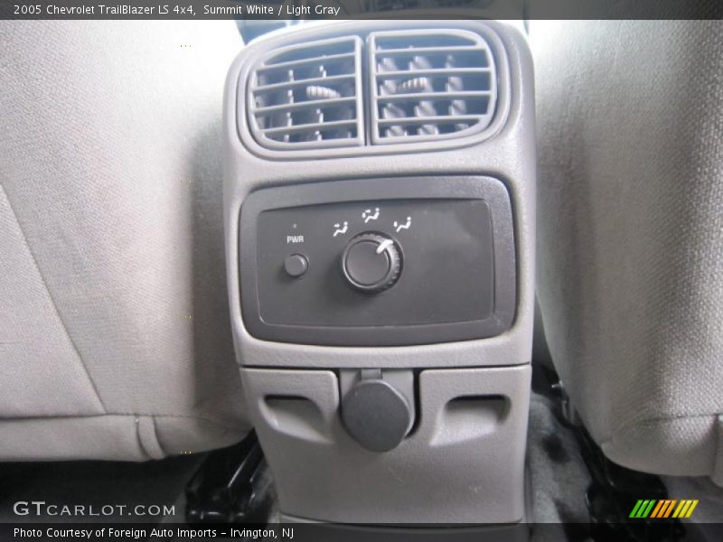 Summit White / Light Gray 2005 Chevrolet TrailBlazer LS 4x4