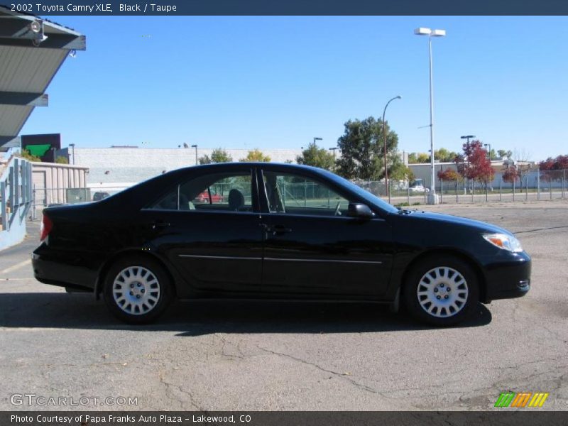 Black / Taupe 2002 Toyota Camry XLE