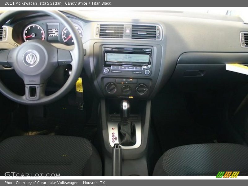 Candy White / Titan Black 2011 Volkswagen Jetta S Sedan