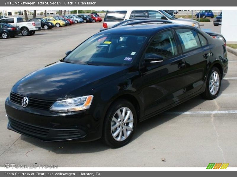 Front 3/4 View of 2011 Jetta SE Sedan