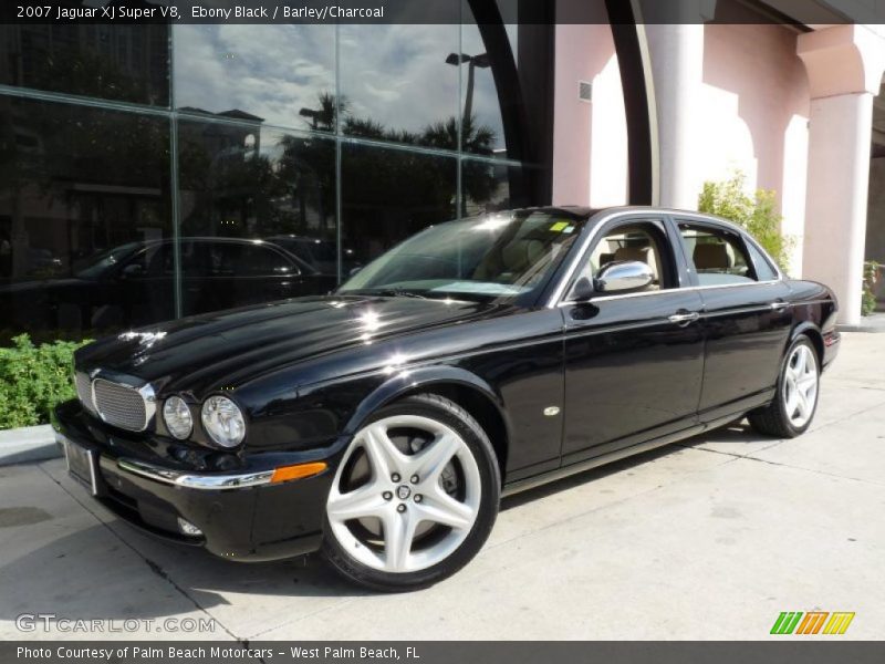 Front 3/4 View of 2007 XJ Super V8