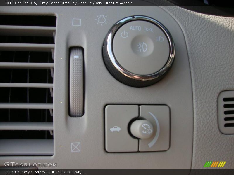 Gray Flannel Metallic / Titanium/Dark Titanium Accents 2011 Cadillac DTS