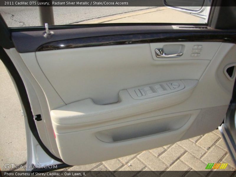 Radiant Silver Metallic / Shale/Cocoa Accents 2011 Cadillac DTS Luxury