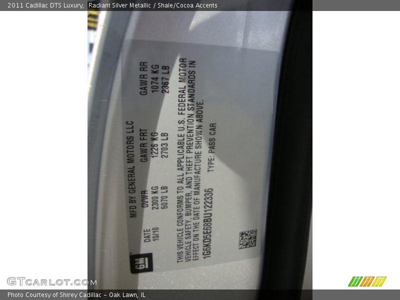 Radiant Silver Metallic / Shale/Cocoa Accents 2011 Cadillac DTS Luxury