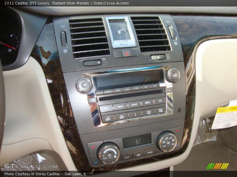 Radiant Silver Metallic / Shale/Cocoa Accents 2011 Cadillac DTS Luxury