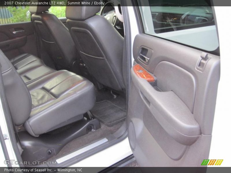  2007 Avalanche LTZ 4WD Ebony Interior