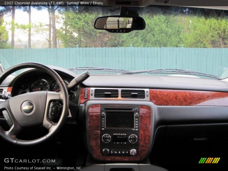 Dashboard of 2007 Avalanche LTZ 4WD