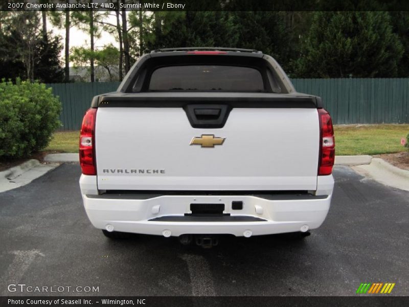 Summit White / Ebony 2007 Chevrolet Avalanche LTZ 4WD