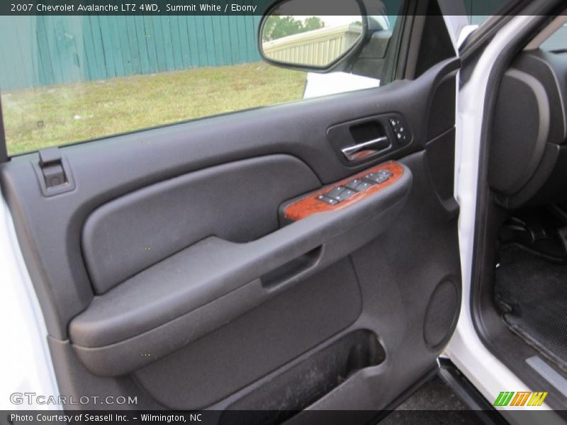 Summit White / Ebony 2007 Chevrolet Avalanche LTZ 4WD