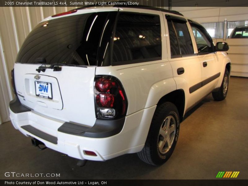 Summit White / Light Cashmere/Ebony 2005 Chevrolet TrailBlazer LS 4x4
