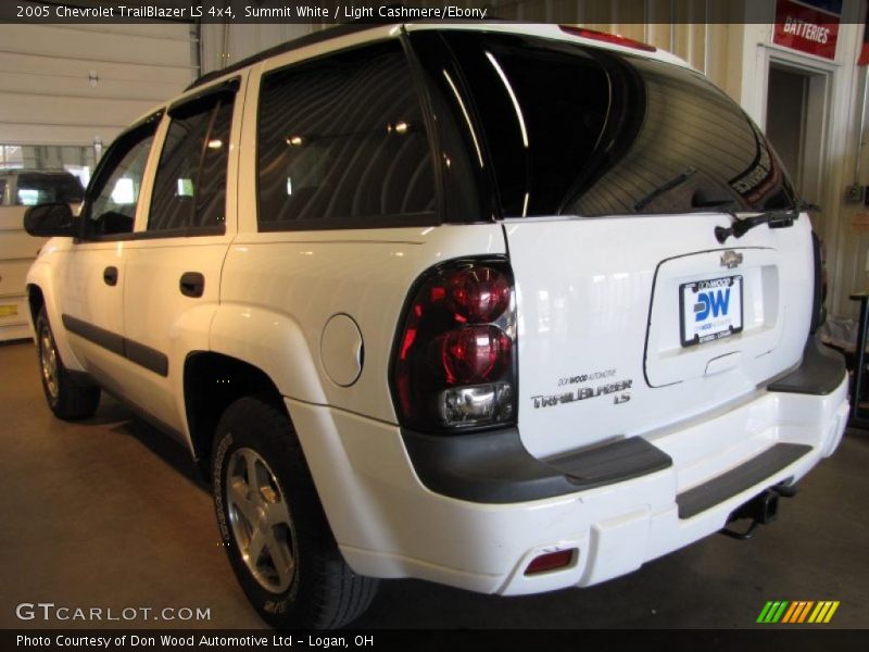Summit White / Light Cashmere/Ebony 2005 Chevrolet TrailBlazer LS 4x4