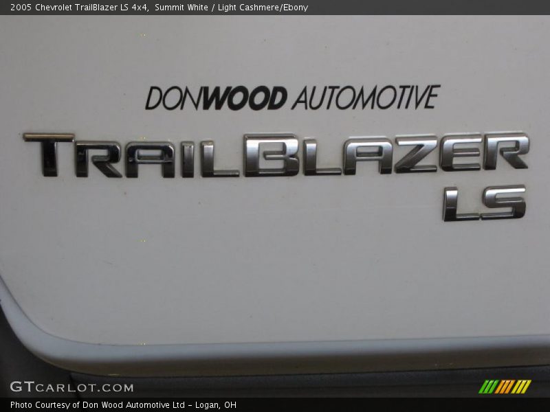 Summit White / Light Cashmere/Ebony 2005 Chevrolet TrailBlazer LS 4x4