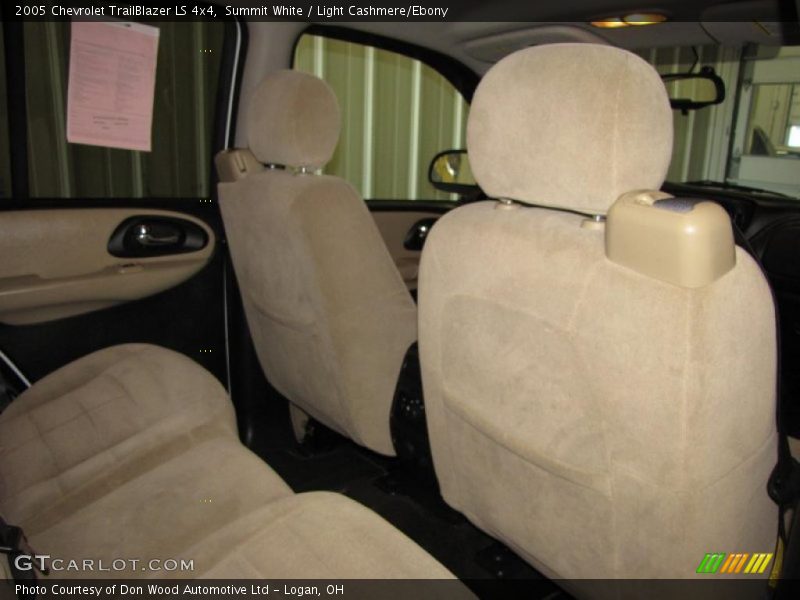 Summit White / Light Cashmere/Ebony 2005 Chevrolet TrailBlazer LS 4x4