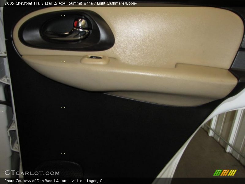 Summit White / Light Cashmere/Ebony 2005 Chevrolet TrailBlazer LS 4x4