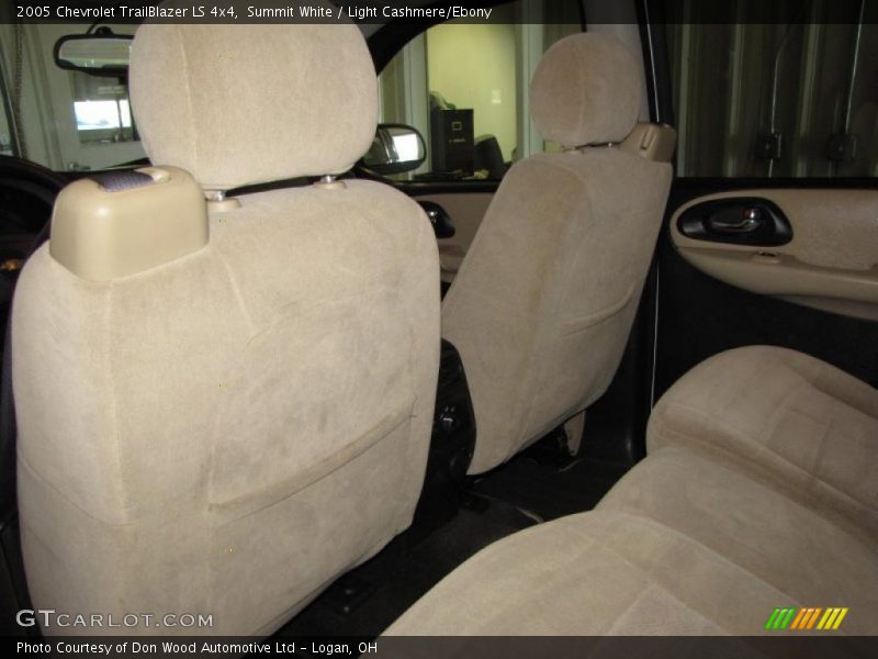 Summit White / Light Cashmere/Ebony 2005 Chevrolet TrailBlazer LS 4x4