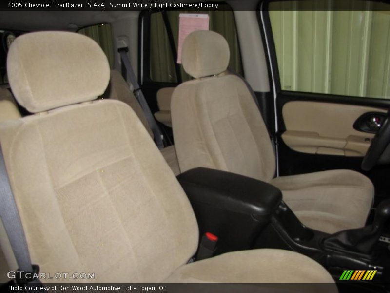 Summit White / Light Cashmere/Ebony 2005 Chevrolet TrailBlazer LS 4x4