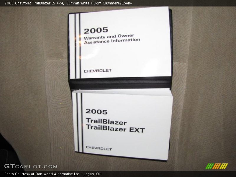 Summit White / Light Cashmere/Ebony 2005 Chevrolet TrailBlazer LS 4x4