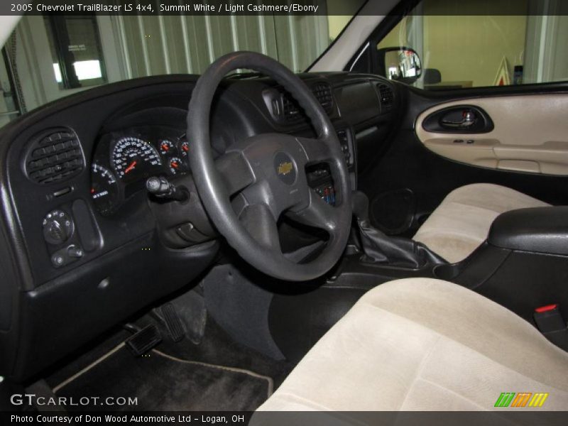 Summit White / Light Cashmere/Ebony 2005 Chevrolet TrailBlazer LS 4x4