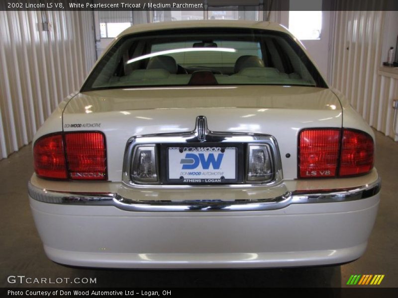 White Pearlescent Tricoat / Medium Parchment 2002 Lincoln LS V8