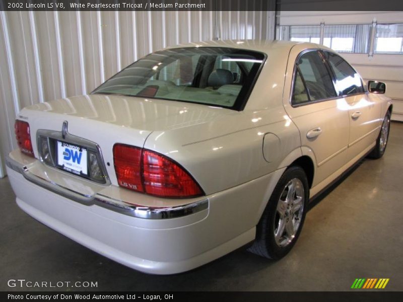 White Pearlescent Tricoat / Medium Parchment 2002 Lincoln LS V8