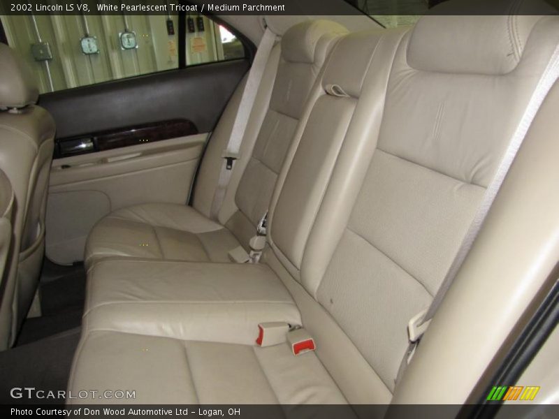 White Pearlescent Tricoat / Medium Parchment 2002 Lincoln LS V8