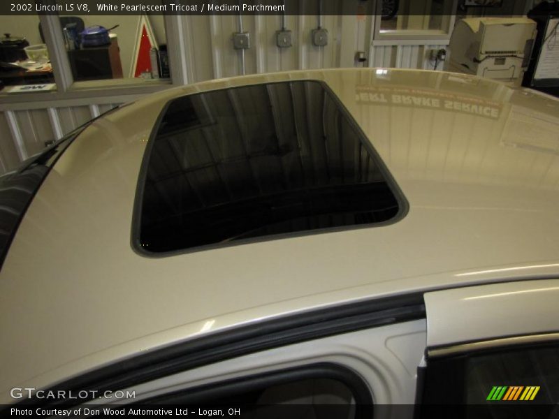 White Pearlescent Tricoat / Medium Parchment 2002 Lincoln LS V8