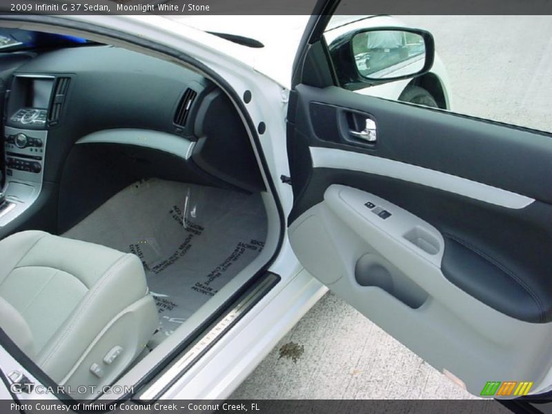 Moonlight White / Stone 2009 Infiniti G 37 Sedan