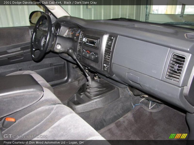 Dashboard of 2001 Dakota Sport Club Cab 4x4